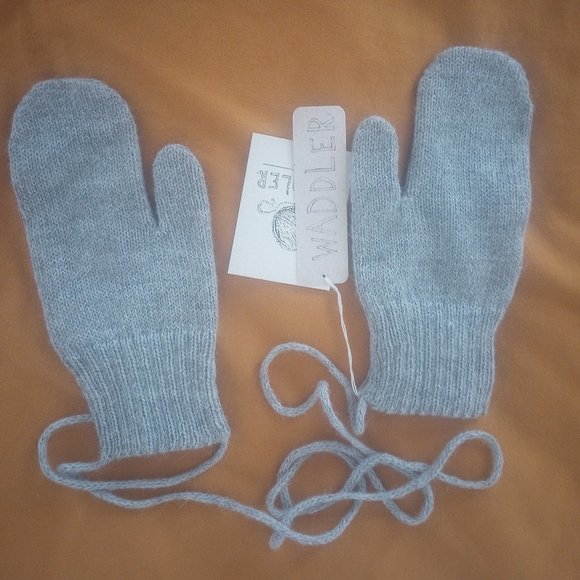 Waddler-Mittens with strings -Large (5-10 years old)-New - Picture 4 of 5